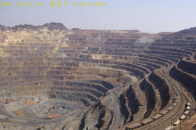 馬鞍山鋼鐵公司南山露天鐵礦，使用鐵路電機(jī)車運輸.jpg